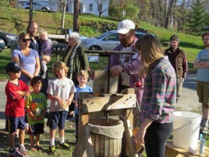 cider-pressing-demo-kids