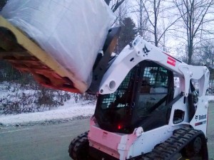 unloading rock dust mari skidsteer